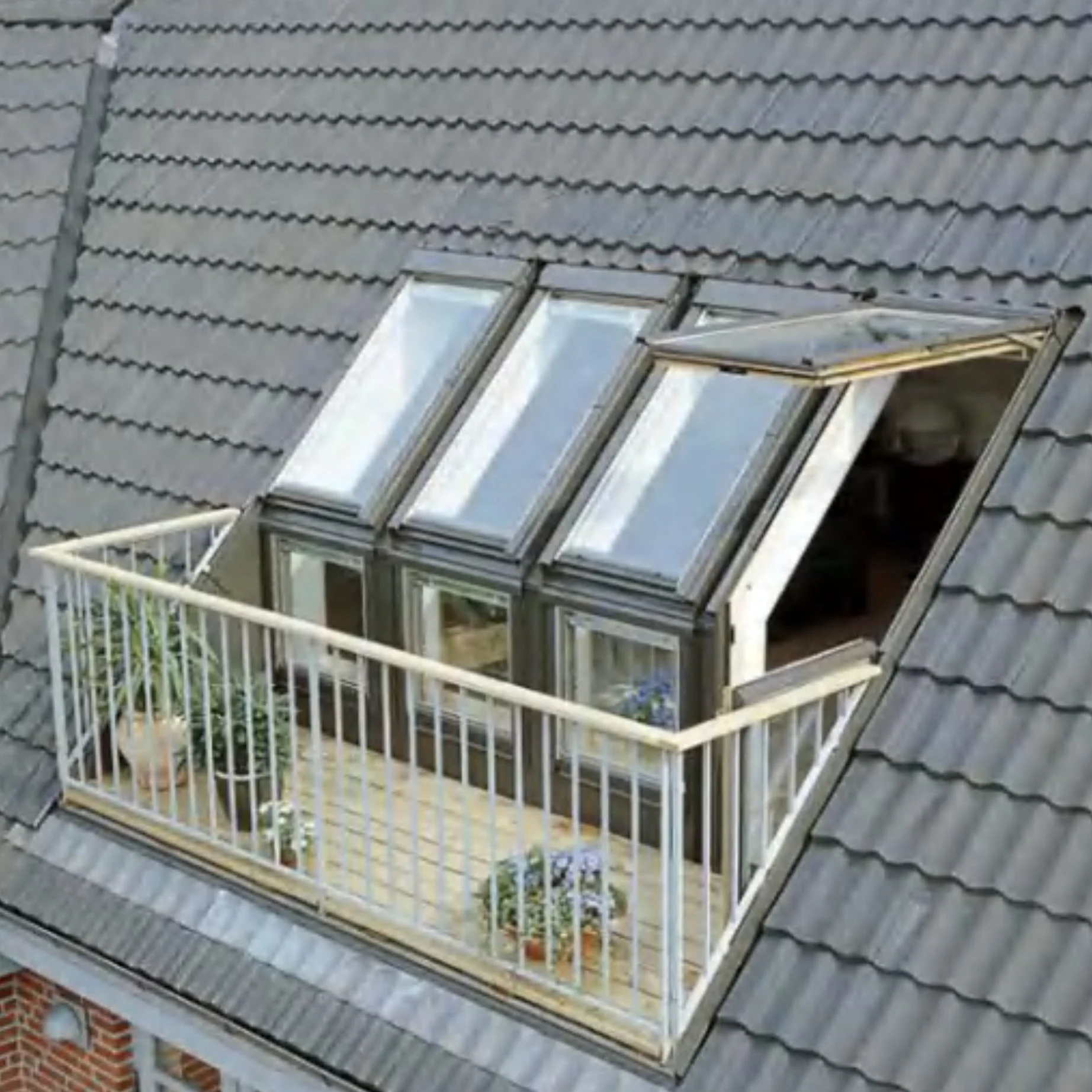 Aluminum roof and top-hung window installation