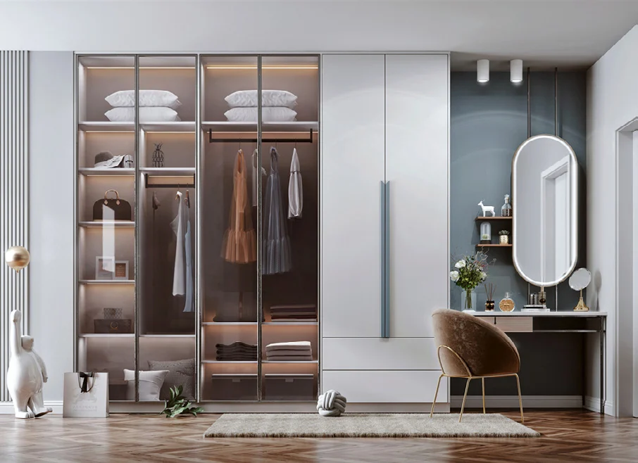 Wall-to-wall built-in wardrobe