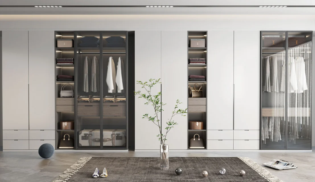 Fitted wardrobe coordinated with a dressing niche